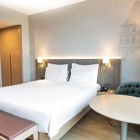 Radisson Hotel Istanbul Harbiye Bilik gambar