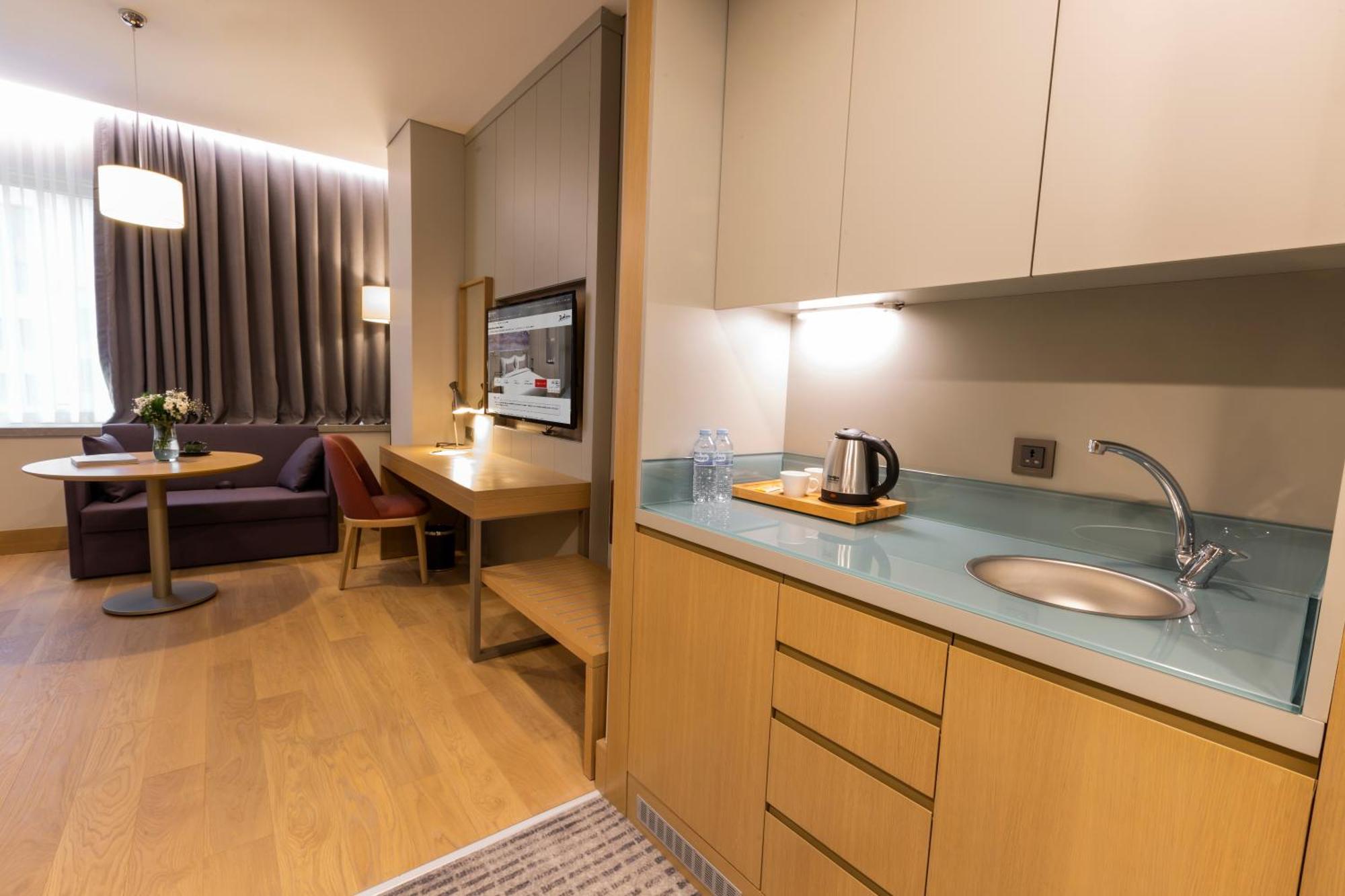 Radisson Hotel Istanbul Harbiye Bilik gambar